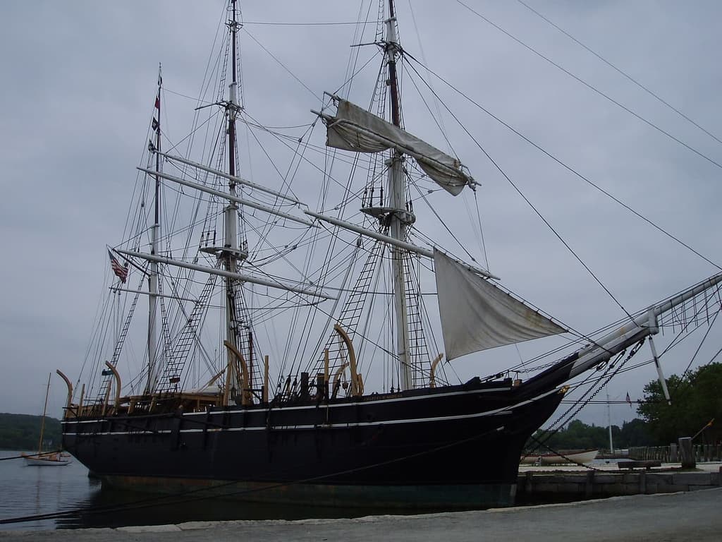 Das Walfangschiff Charles W. Morgan im Hafen von Mystic Seaport, Connecticut